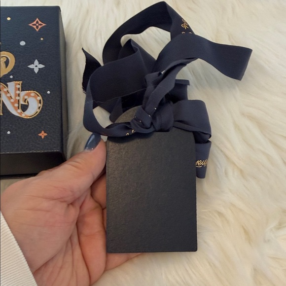Louis Vuitton Blue and Gold Gift Box with Ribbon - Picture 13 of 13